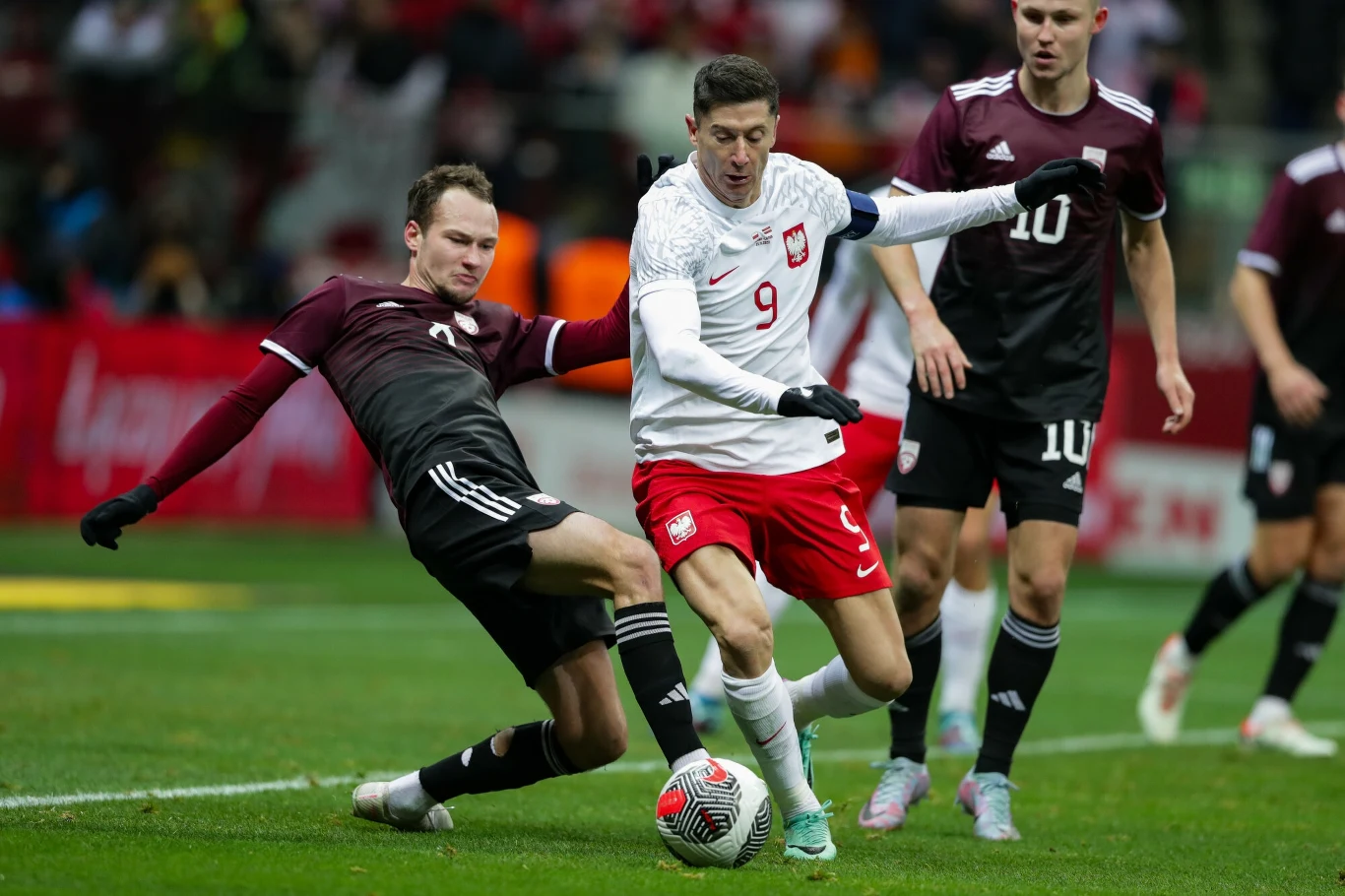 Robert Lewandowski w meczu z Łotwą