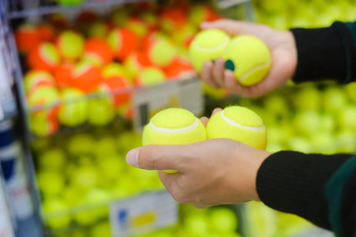 Piłeczki tenisowe zapobiegną sklejaniu się włókien materiału