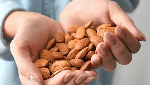 Na liście produktów, które warto jeść w porze kolacji, znalazły się m.in. migdały. Dlaczego? Wyjaśniamy