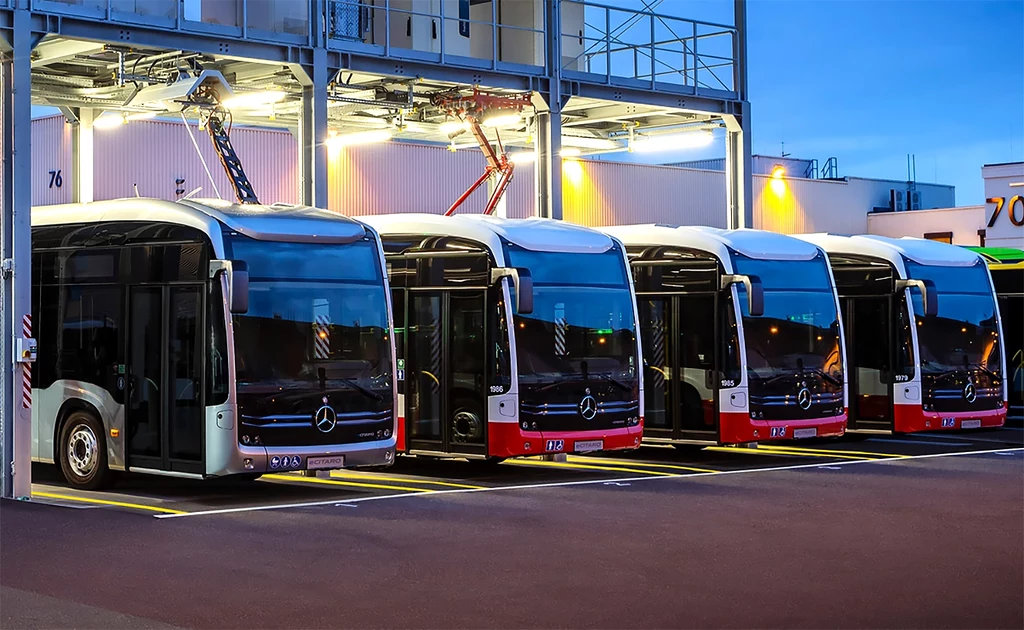 Zamiast jednego autobusu, potrzeba dwóch