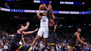 Jeremy Sochan w meczu z Phoenix Suns