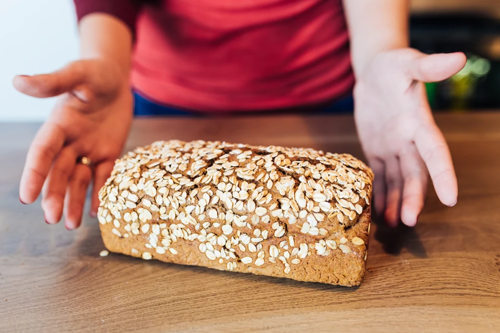 Jeśli chcesz schudnąć, możesz samodzielnie przygotować niezwykle zdrowy chleb bez mąki. Jest sycący i naprawdę smaczny