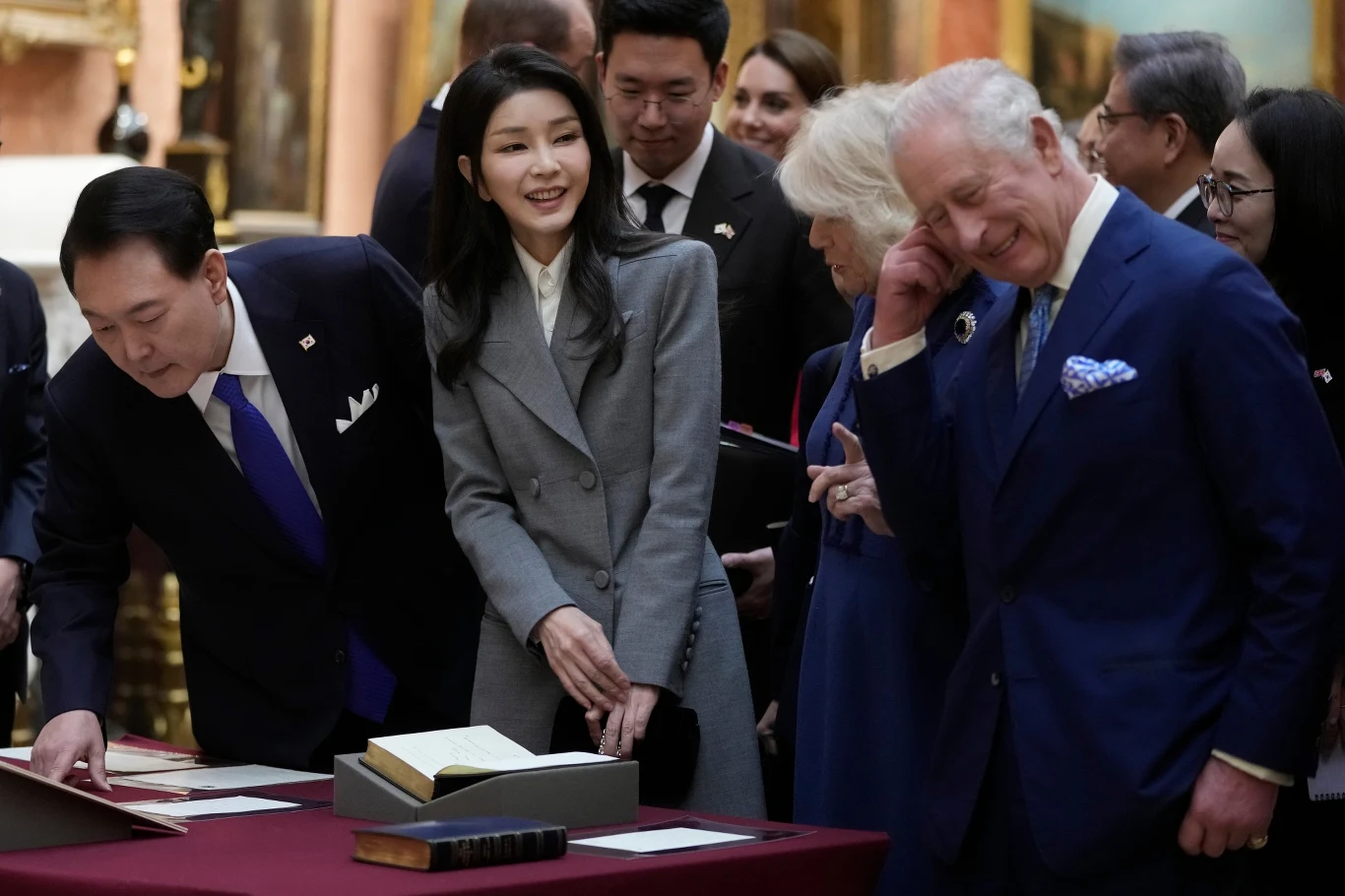 Książę Karol, królowa Camilla, Kim Keon Hee i Yoon Suk Yeol