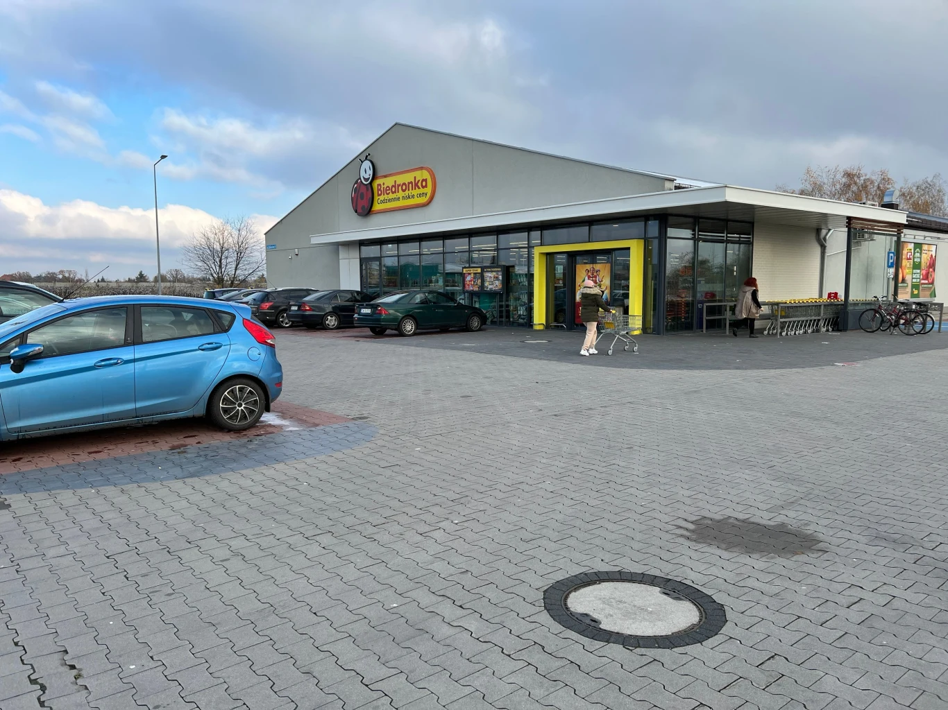 UOKiK sprawdza czy Dino i Biedronka były w zmowie dotyczącej zatrudniania kierowców UOKiK sprawdza czy Dino i Biedronka były w zmowie dotyczącej zatrudniania kierowców