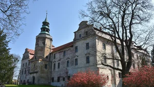 ​Jeden z najpiękniejszych zamków w Polsce. Przewodnikami po nim są daniele