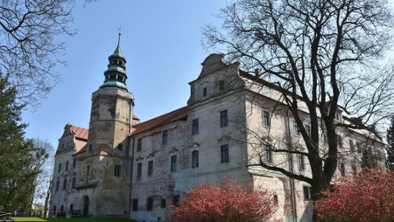 ​Jeden z najpiękniejszych zamków w Polsce. Przewodnikami po nim są daniele