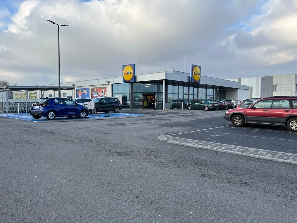 W Niemczech panują nowe zasady parkowania przy supermarketach. Nie obowiązuje reguła "prawej ręki" W Niemczech panują nowe zasady parkowania przy supermarketach. Nie obowiązuje reguła "prawej ręki"