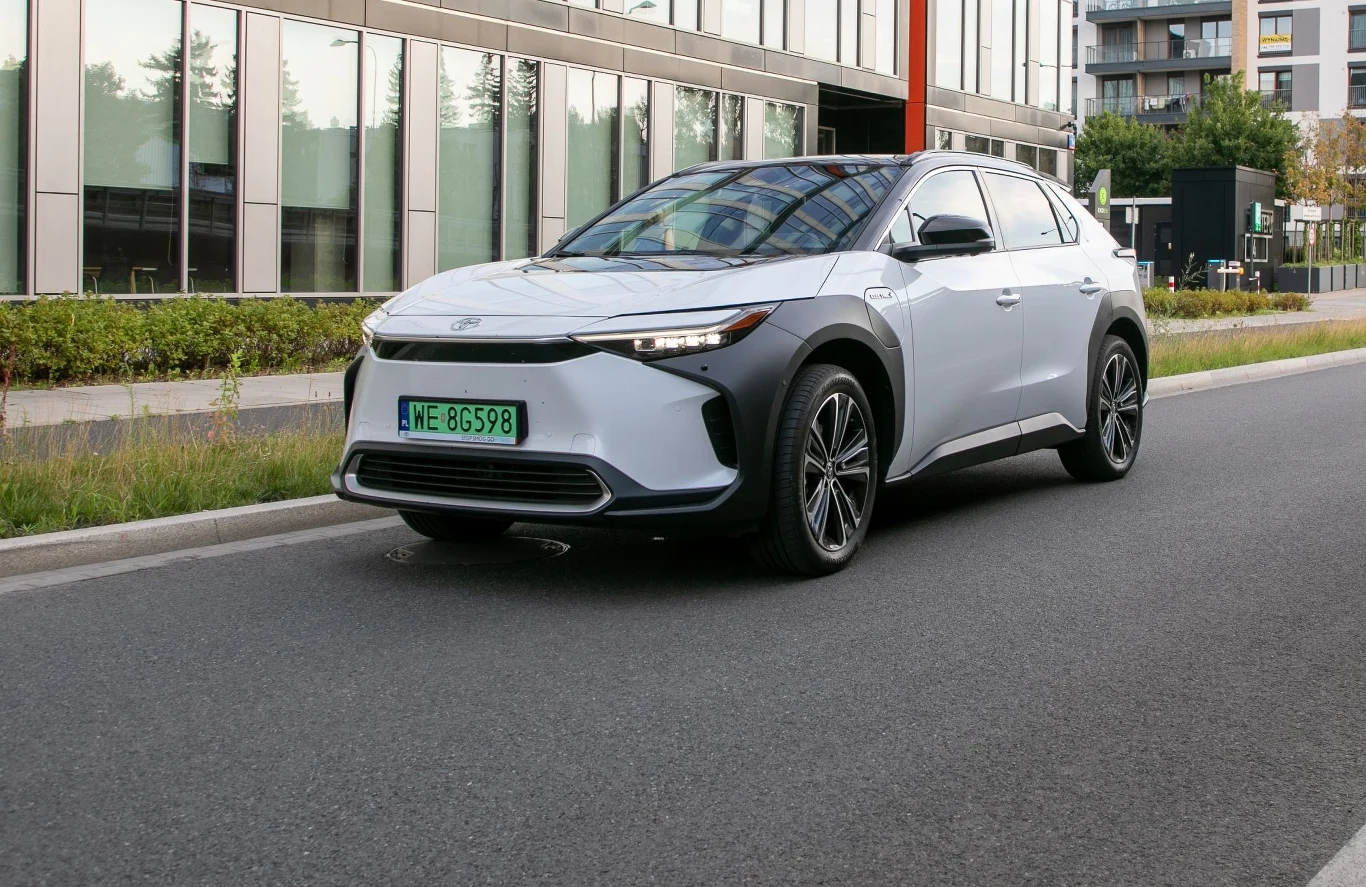 Toyota obniżyła ceny modelu bZ4X. Toyota obniżyła ceny modelu bZ4X.