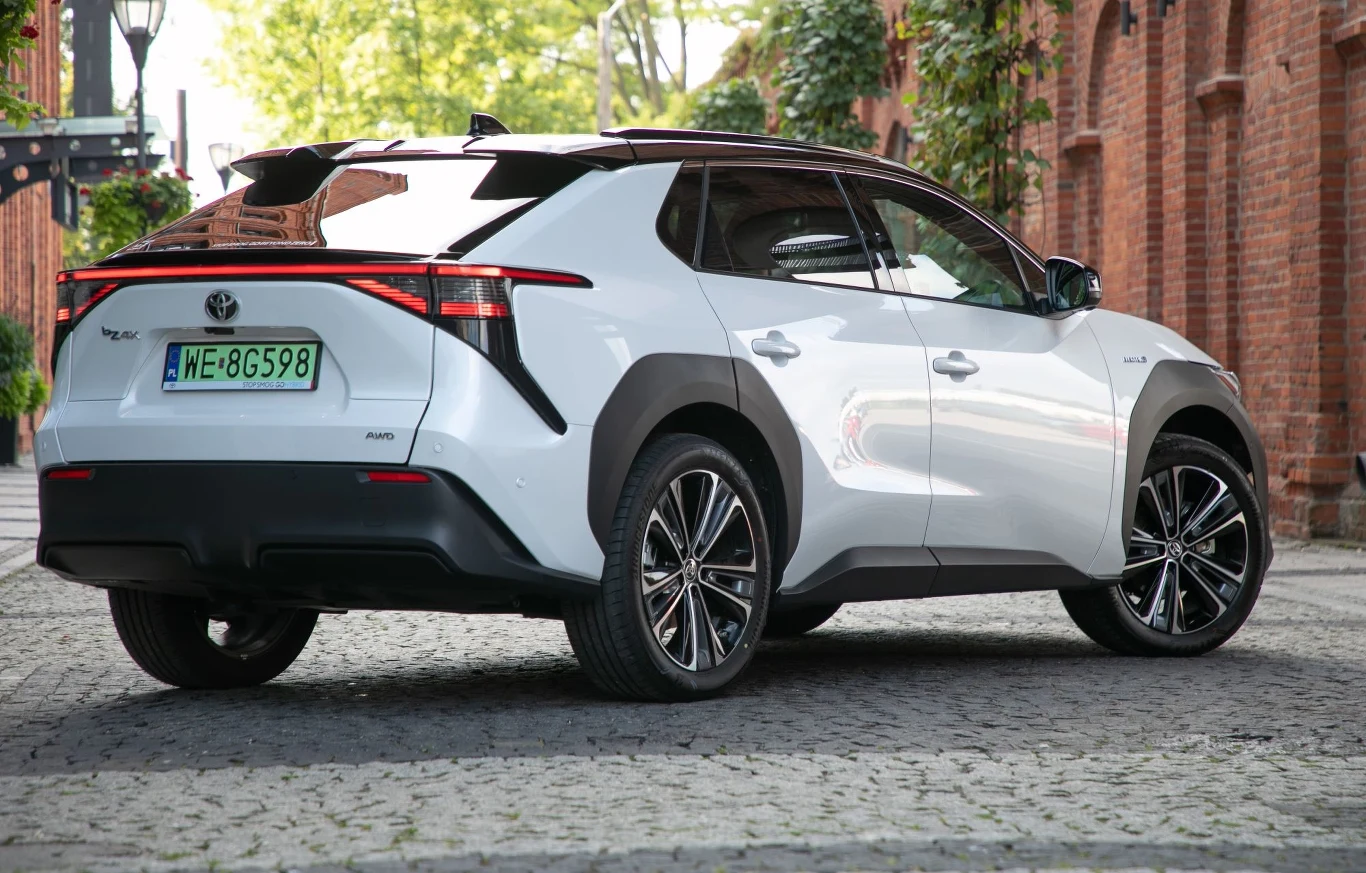 W przypadku elektrycznej Toyoty można liczyć na obniżki wynoszące nawet 42 tys. złotych