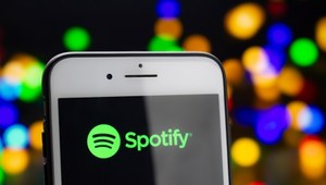Spotify walczy z promowaniem nielegalnych leków przez podcasty