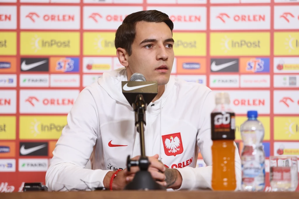 Jakub Kiwior podczas konferencji prasowej reprezentacji Polski Jakub Kiwior podczas konferencji prasowej reprezentacji Polski