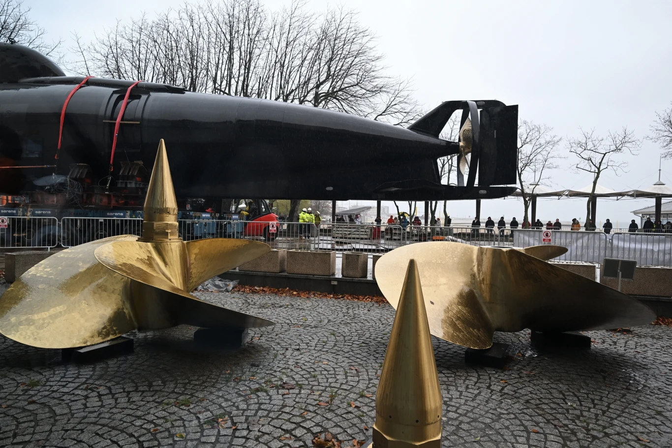 Przejazd okrętu ORP Sokół ulicami Gdyni do Muzeum Marynarki Wojennej Przejazd okrętu ORP Sokół ulicami Gdyni do Muzeum Marynarki Wojennej