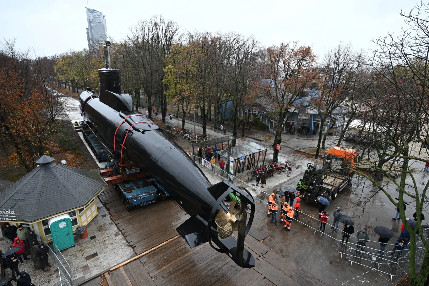 Przejazd okrętu ORP Sokół ulicami Gdyni do Muzeum Marynarki Wojennej Przejazd okrętu ORP Sokół ulicami Gdyni do Muzeum Marynarki Wojennej