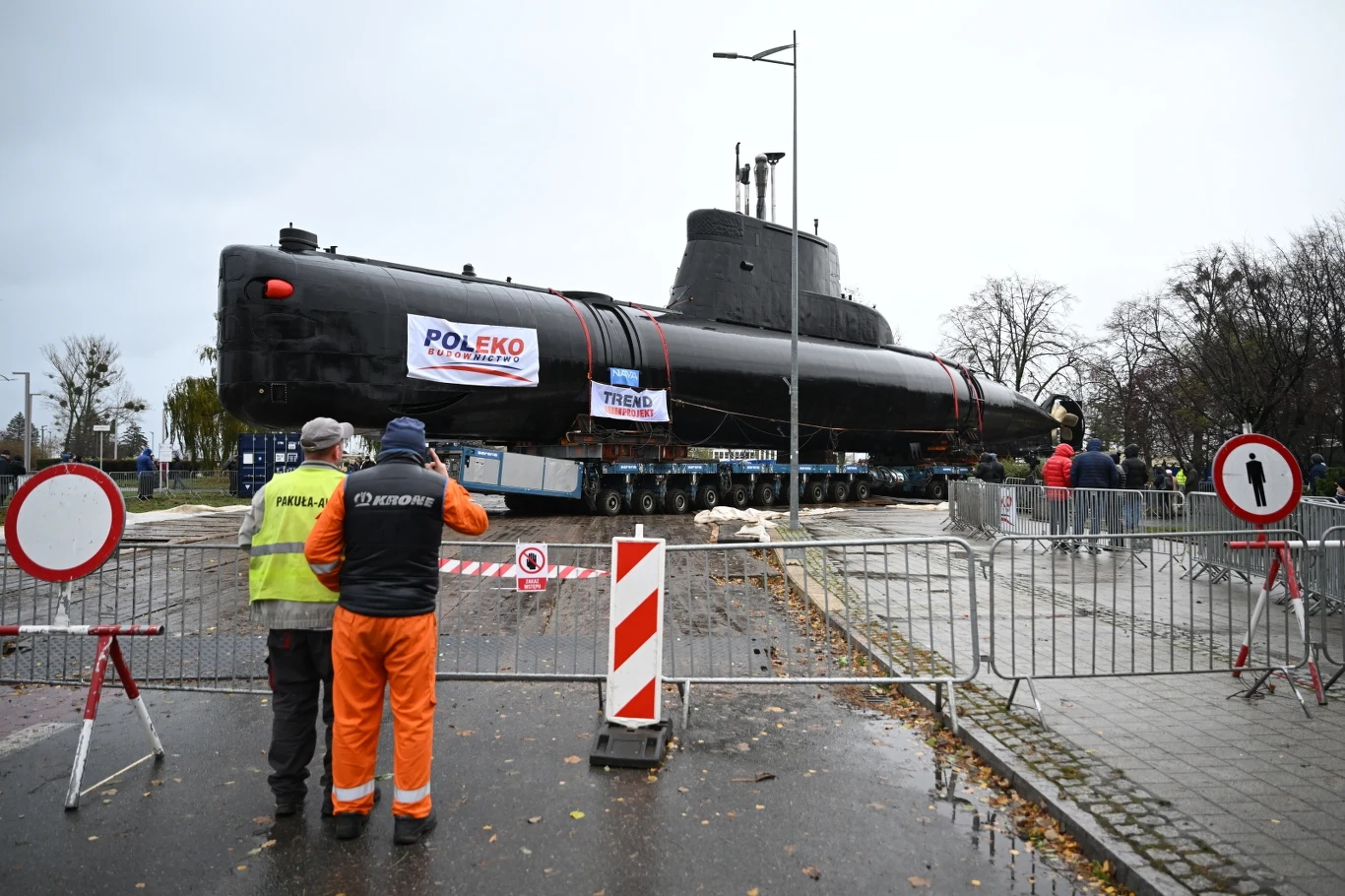 Przejazd okrętu ORP Sokół ulicami Gdyni do Muzeum Marynarki Wojennej Przejazd okrętu ORP Sokół ulicami Gdyni do Muzeum Marynarki Wojennej