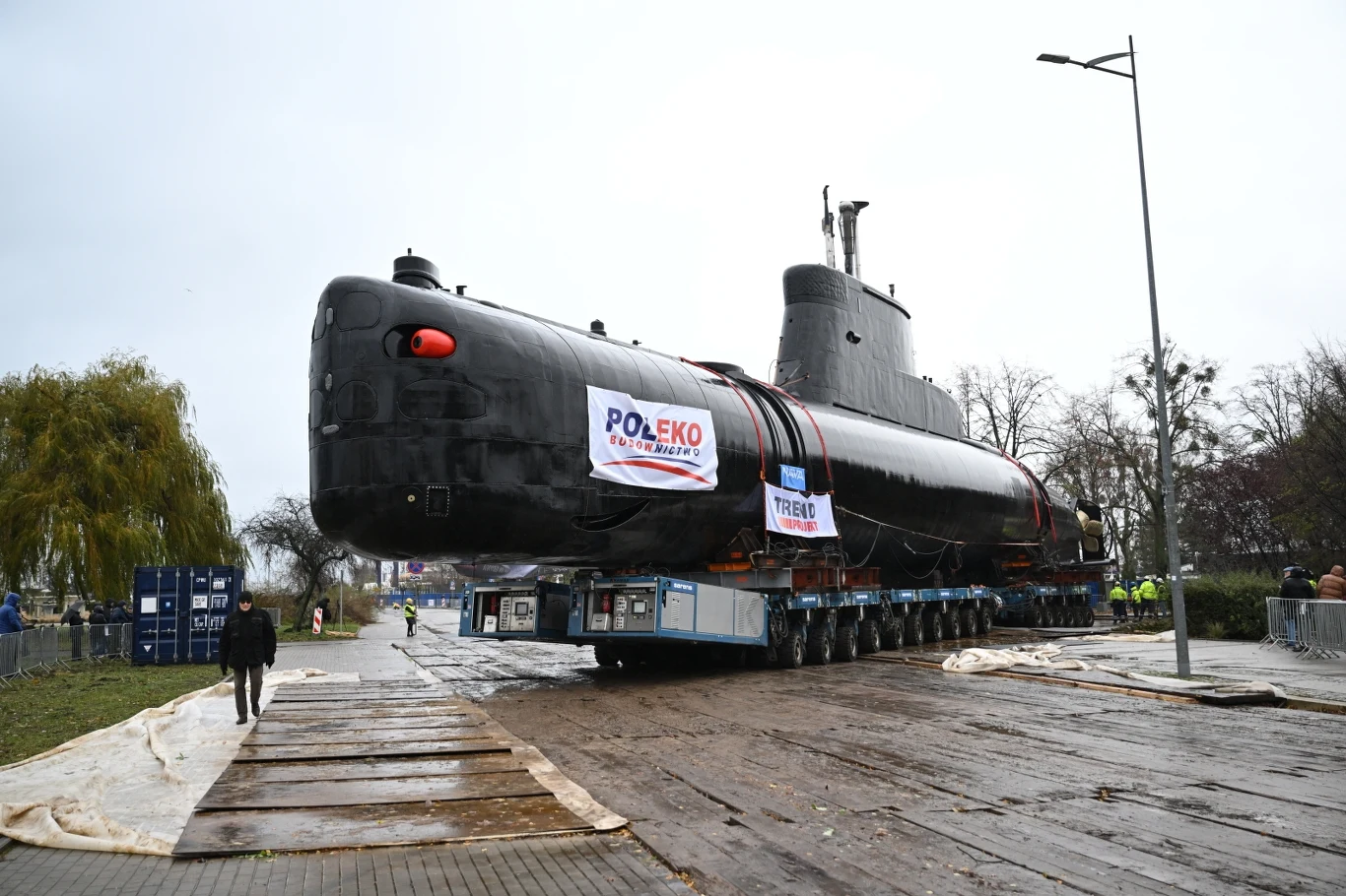Przejazd okrętu ORP Sokół ulicami Gdyni do Muzeum Marynarki Wojennej Przejazd okrętu ORP Sokół ulicami Gdyni do Muzeum Marynarki Wojennej