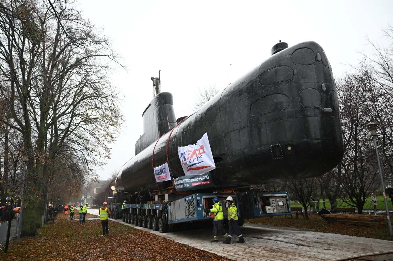 Przejazd okrętu ORP Sokół ulicami Gdyni do Muzeum Marynarki Wojennej Przejazd okrętu ORP Sokół ulicami Gdyni do Muzeum Marynarki Wojennej