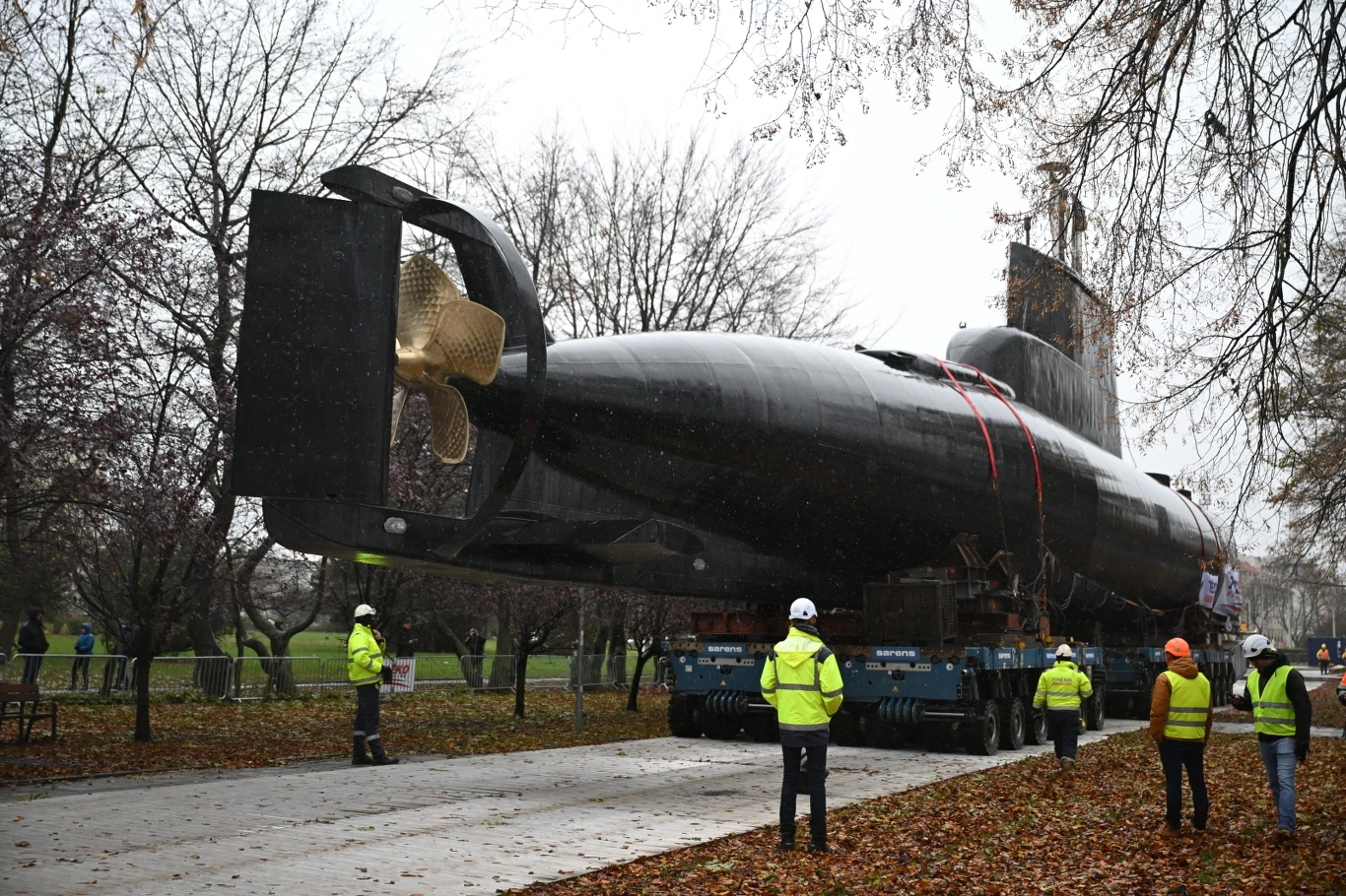 Przejazd okrętu ORP Sokół ulicami Gdyni do Muzeum Marynarki Wojennej Przejazd okrętu ORP Sokół ulicami Gdyni do Muzeum Marynarki Wojennej