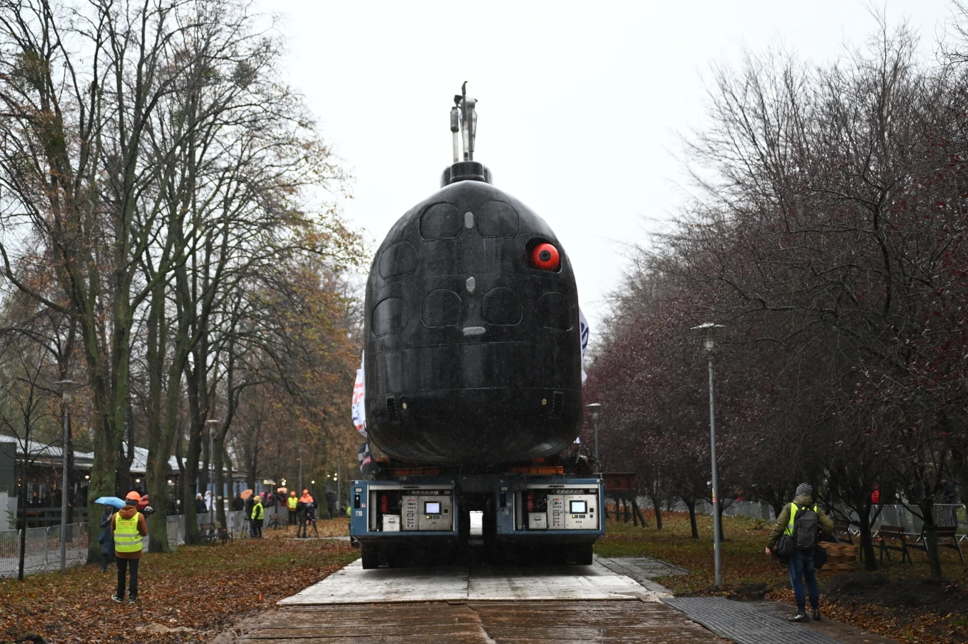 Przejazd okrętu ORP Sokół ulicami Gdyni do Muzeum Marynarki Wojennej Przejazd okrętu ORP Sokół ulicami Gdyni do Muzeum Marynarki Wojennej