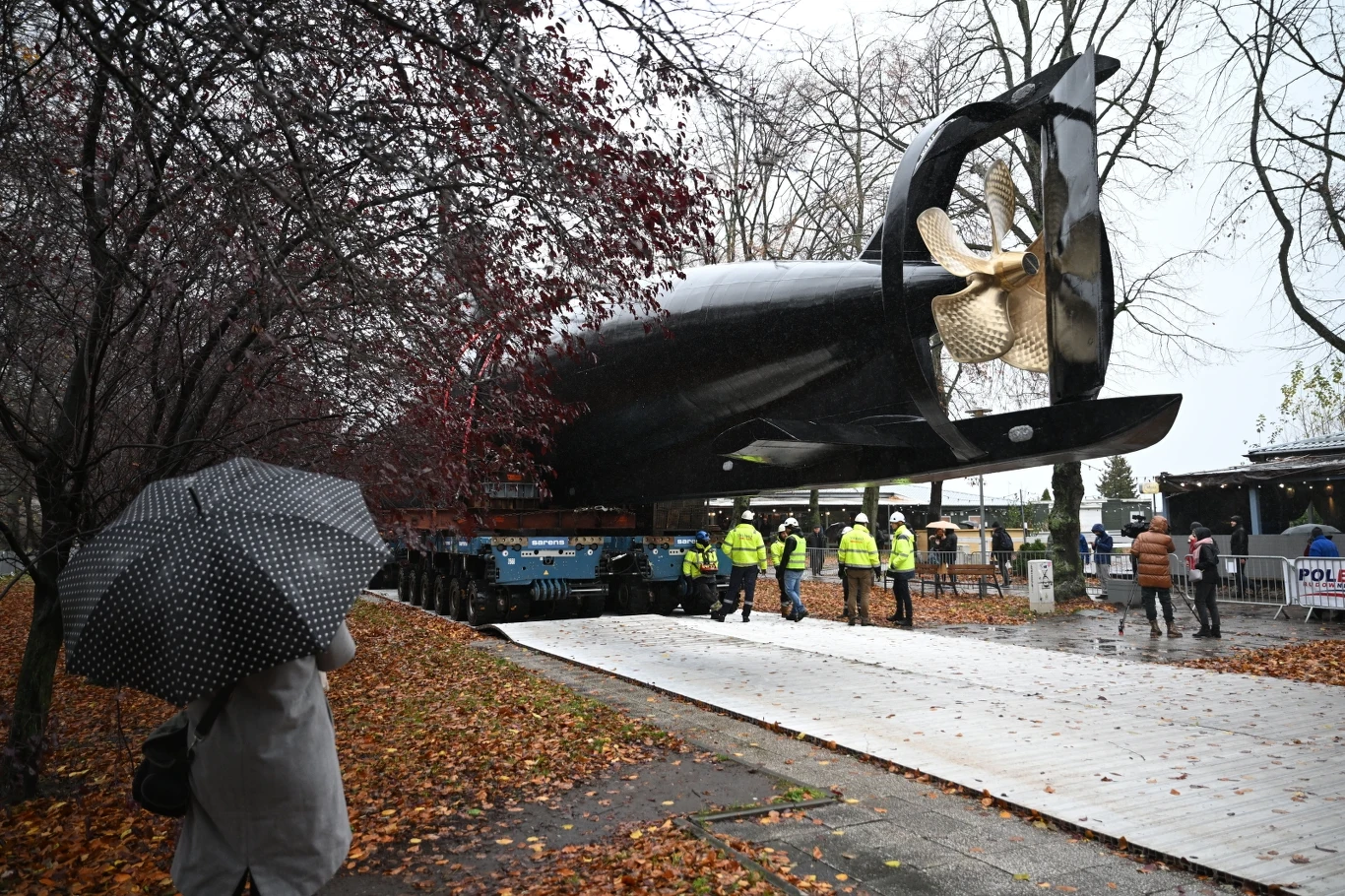 Przejazd okrętu ORP Sokół ulicami Gdyni do Muzeum Marynarki Wojennej Przejazd okrętu ORP Sokół ulicami Gdyni do Muzeum Marynarki Wojennej