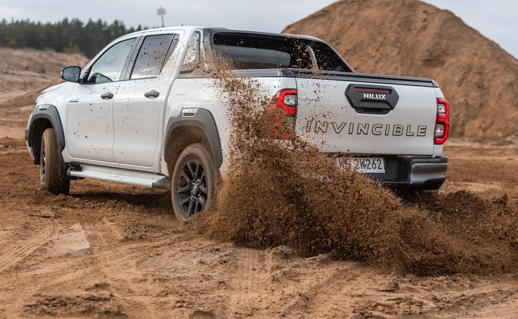 Zakazana reklama Toyoty Hilux. Poszło o jazdę w terenie