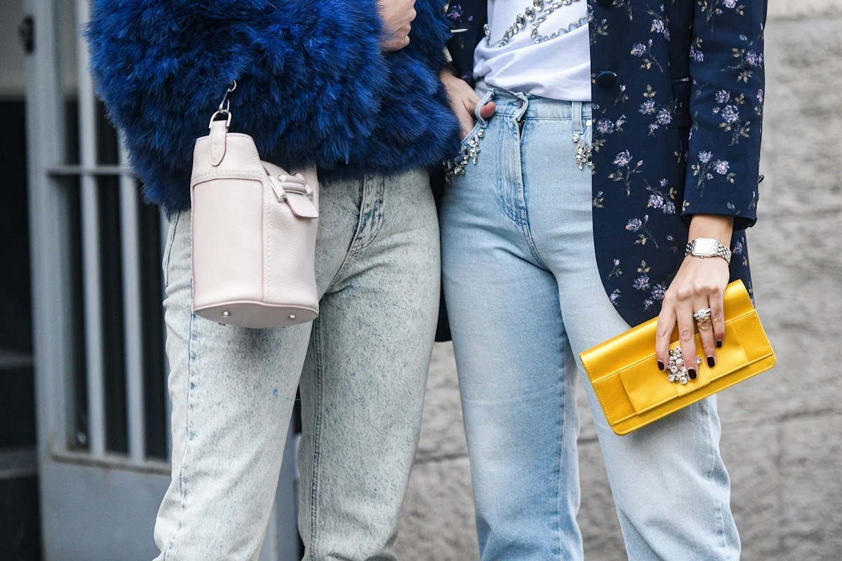 Jeansy wide leg możemy wystylizować na wiele sposobów