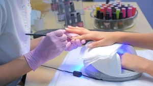 To najgorsze paznokcie na święta. Jeśli miałaś je w planach, lepiej zrezygnuj