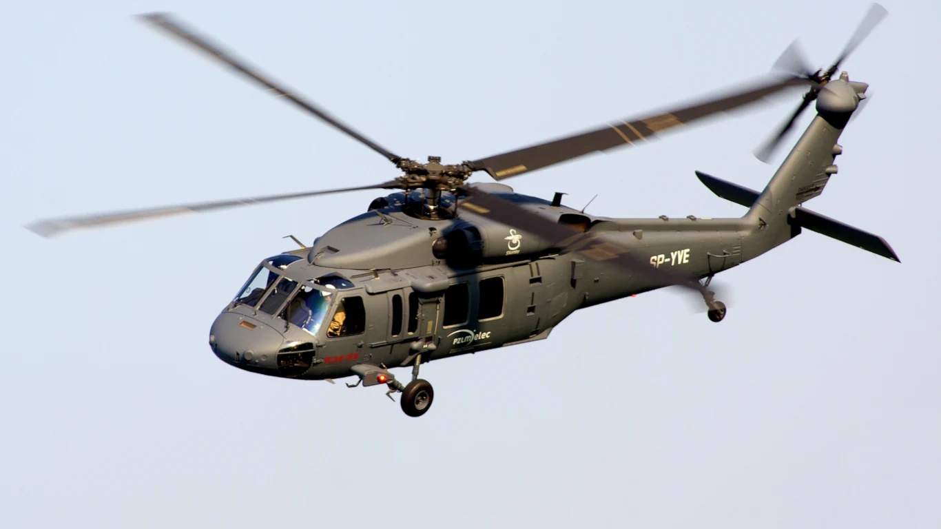 Polska firma PZL Mielec przekazała Rumunii pierwsze śmigłowce S-70M Black Hawk. Tłumaczymy ich możliwości Polska firma PZL Mielec przekazała Rumunii pierwsze śmigłowce S-70M Black Hawk. Tłumaczymy ich możliwości