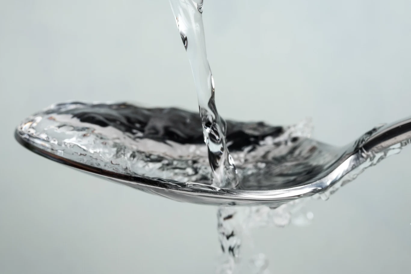 Ocet ma wiele cennych zastosowań. Zimą może przydać się do prania wełnianych swetrów