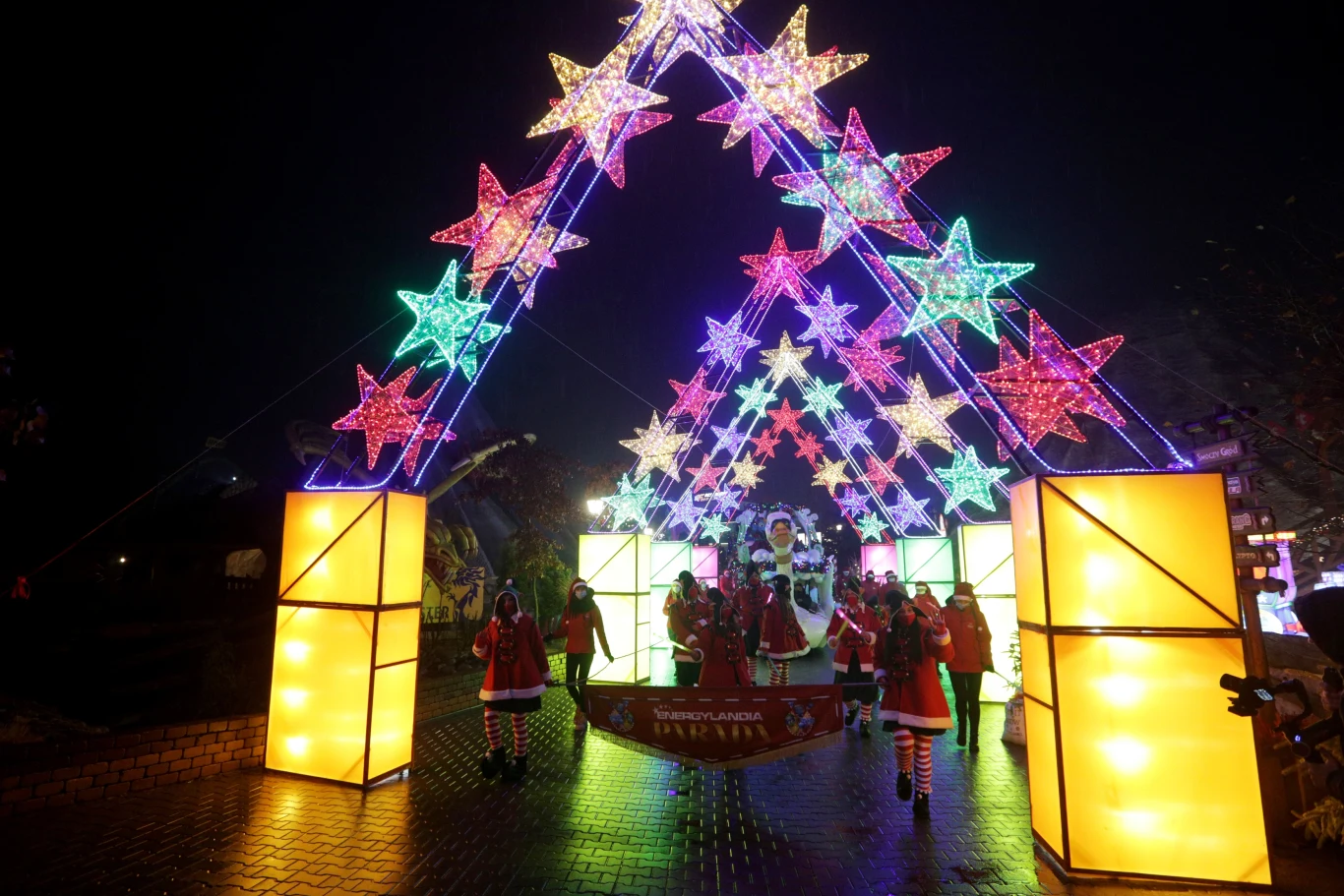 W tym miejscu z pewnością poczujesz magię świąt W tym miejscu z pewnością poczujesz magię świąt