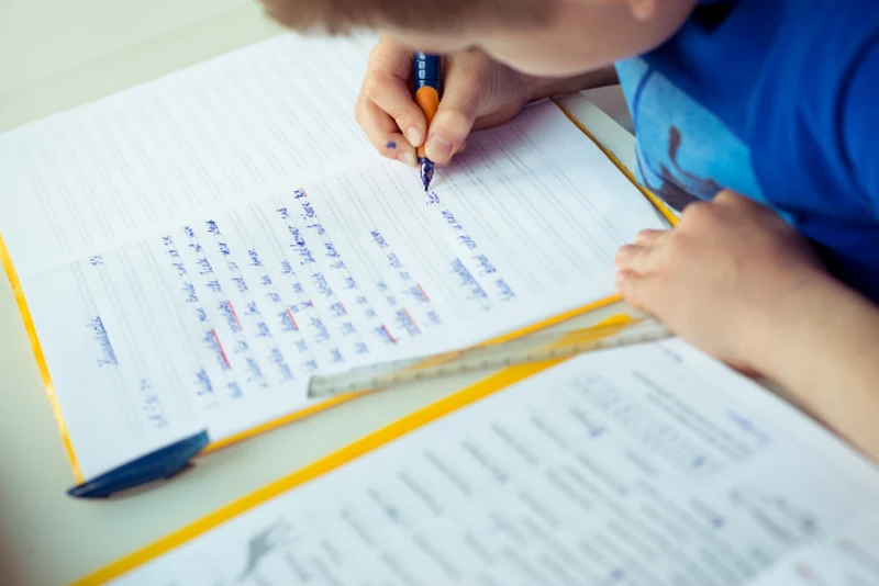 Nawet niewielka kwota, systematycznie odkładana co miesiąc, pozwoli na budowanie kapitału, który będzie można przeznaczyć  na przykład na edukację dziecka