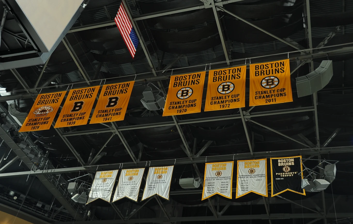 Mistrzowskie banery Boston Bruins
