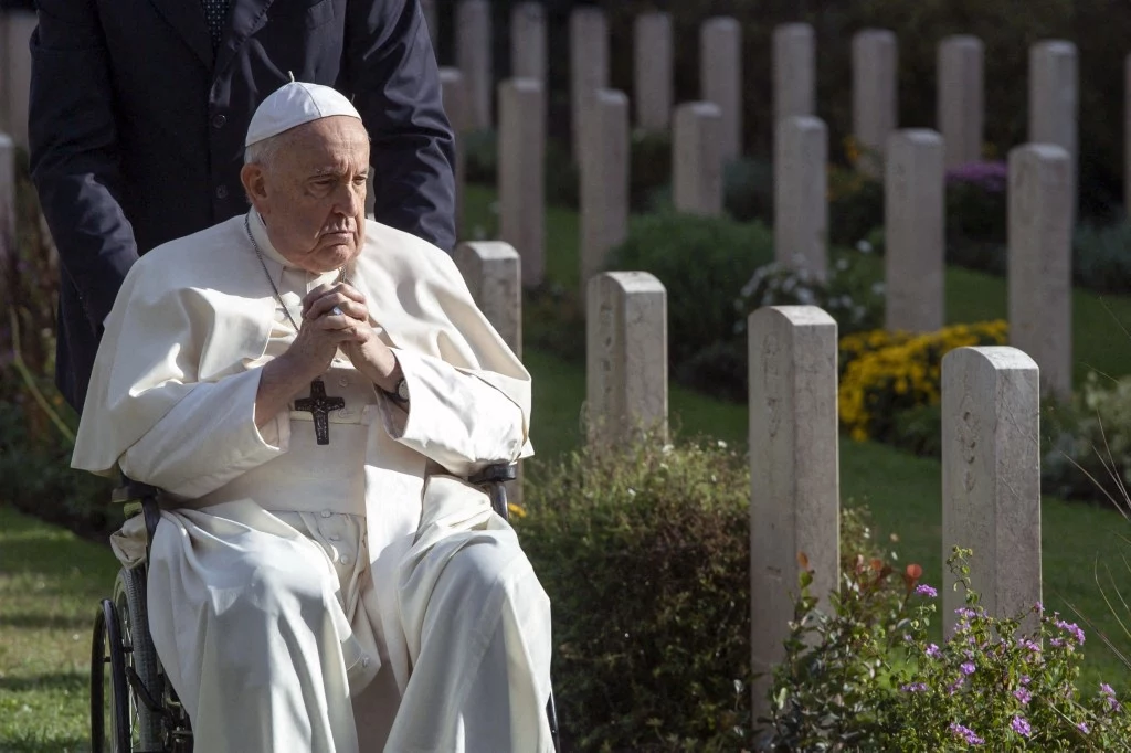 Papież cierpi z powodu stanu zapalnego w płucach