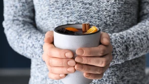 Sprawdź, co warto dodać do domowego grzańca. Te składniki to zdrowy i smaczny wybór