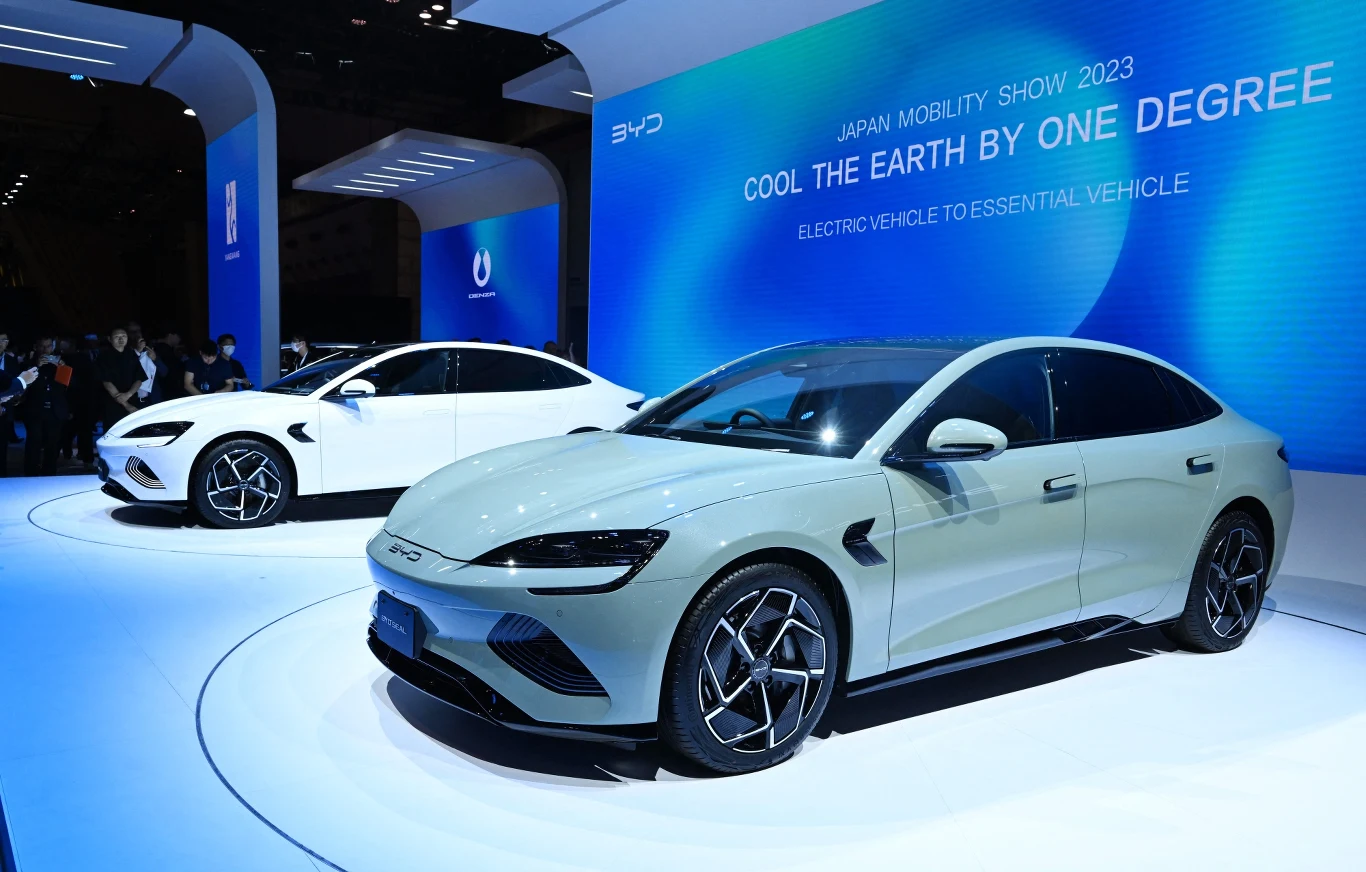 BYD Seal na salonie Japan Mobility Show w Tokio BYD Seal na salonie Japan Mobility Show w Tokio