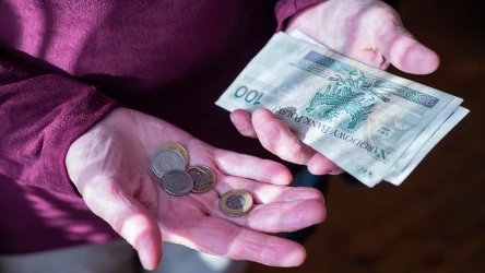 ​Niektórzy emeryci mocno zdziwią się w marcu. Do ich portfeli trafi ponad 1 tys. zł więcej