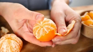 Zamiast wyrzucać, zalej octem. Zaoszczędzisz fortunę na środkach czystości