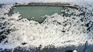 Tak szybko odmrozisz auto. Jednej czynności nigdy nie wykonuj