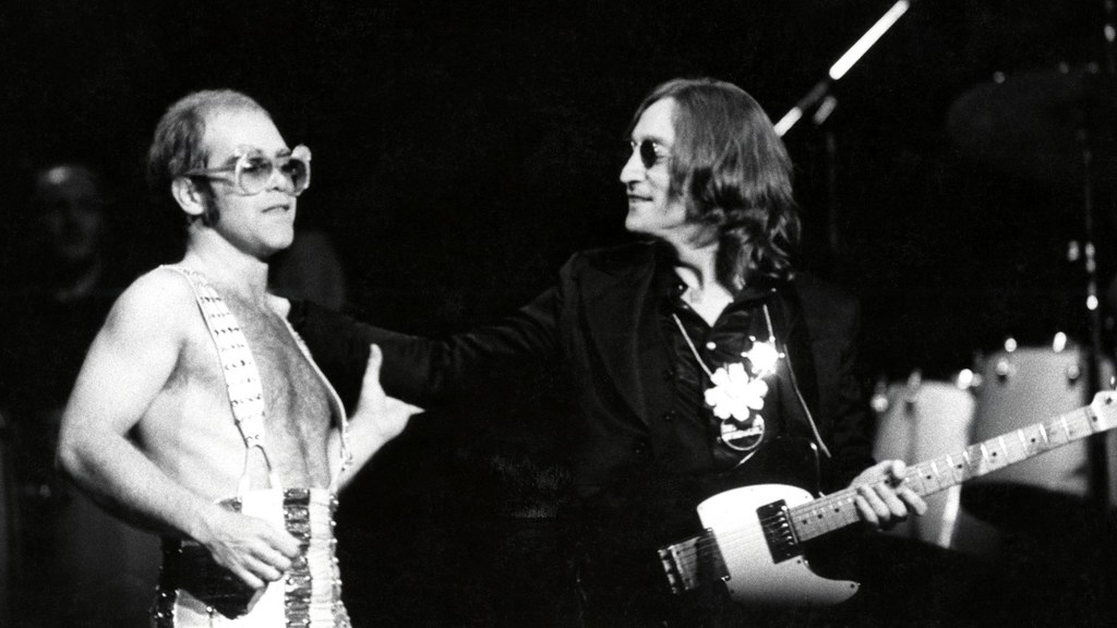 Elton John i John Lennon podczas koncertu 28 listopada 1974 roku