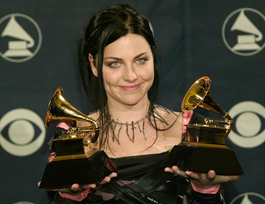 Amy Lee (Evanescence) ze statuetkami Grammy w 2004 r.