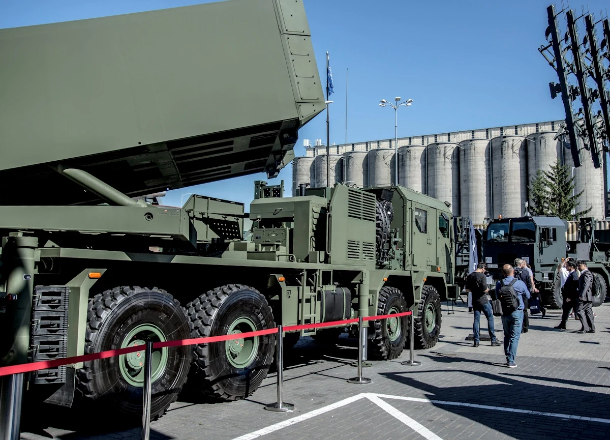 Pierwszy Jelcz z wyrzutniami systemu K239 Chunmoo trafił do 18. Pułku Artylerii w Nowej Dębie / fot. JELCZ