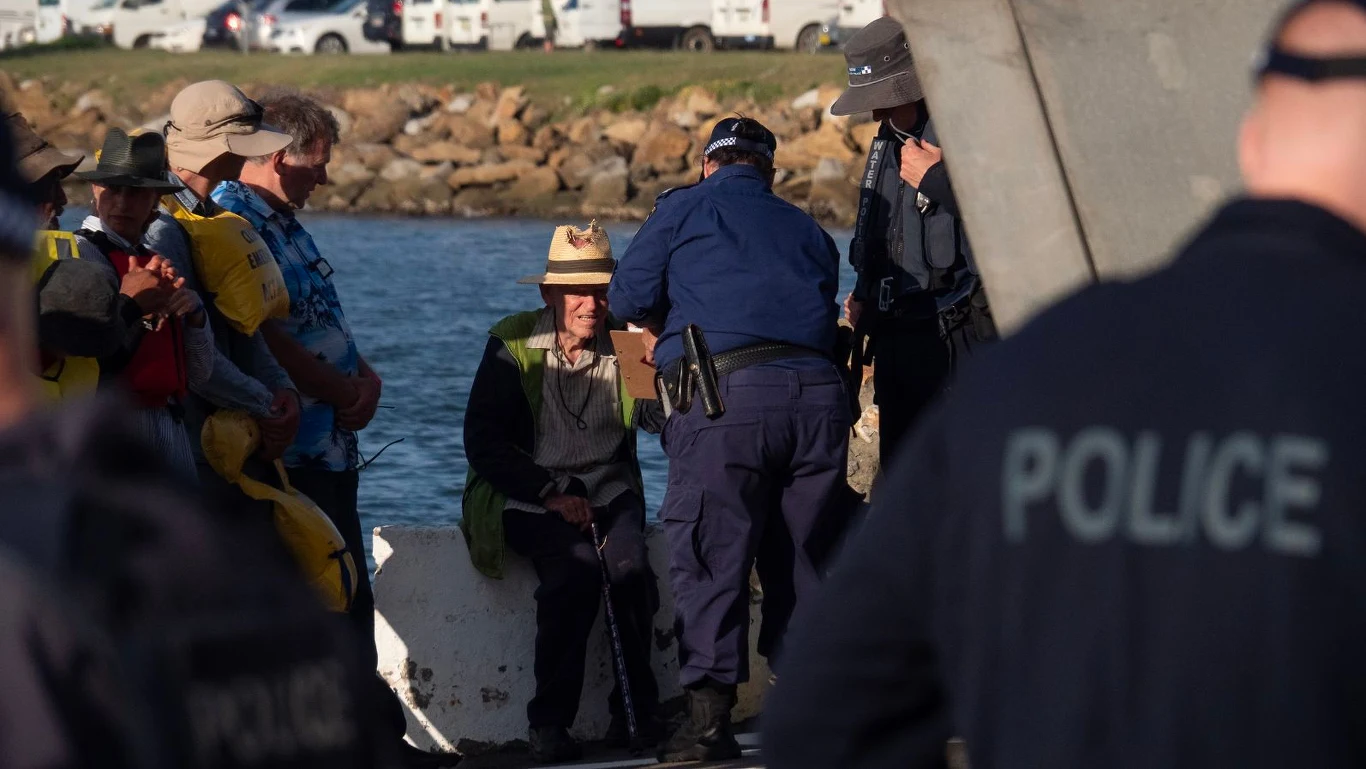 Wśród aktywistów aresztowanych w niedzielę w Australii był 97-letni pastor Alan Stuart Wśród aktywistów aresztowanych w niedzielę w Australii był 97-letni pastor Alan Stuart