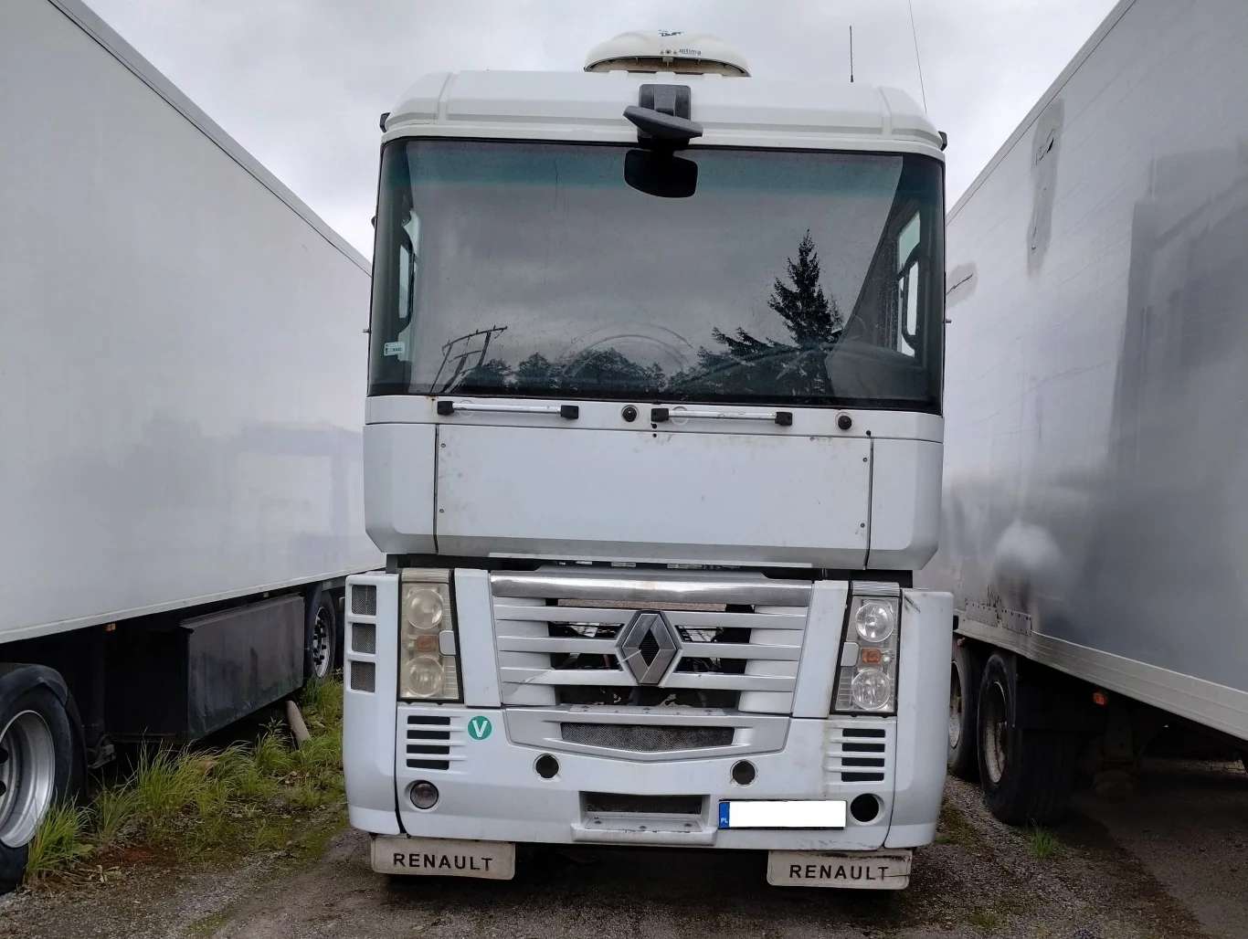 Na sprzedaż wystawiono również nieco większy pojazd.