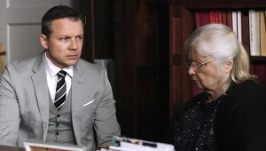 Amelia (Stanisława Celińska) przypadkiem odnajdzie dowód na to, że Bruno (Lesław Żurek) zdradził żonę