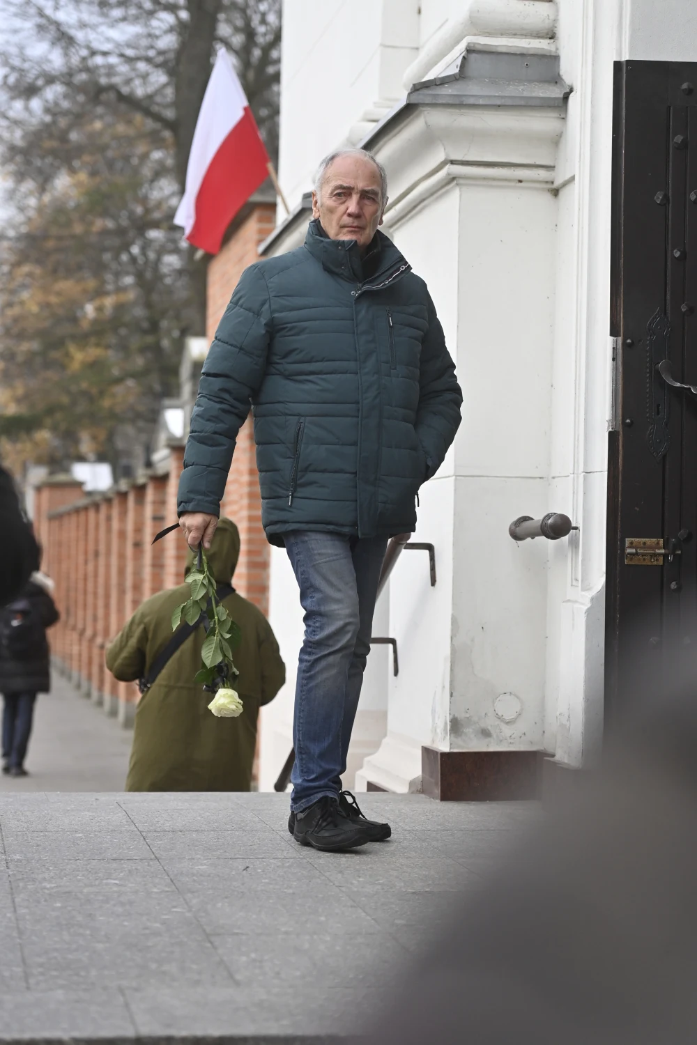 Karol Strasburger na pogrzebie Macieja Damięckiego.