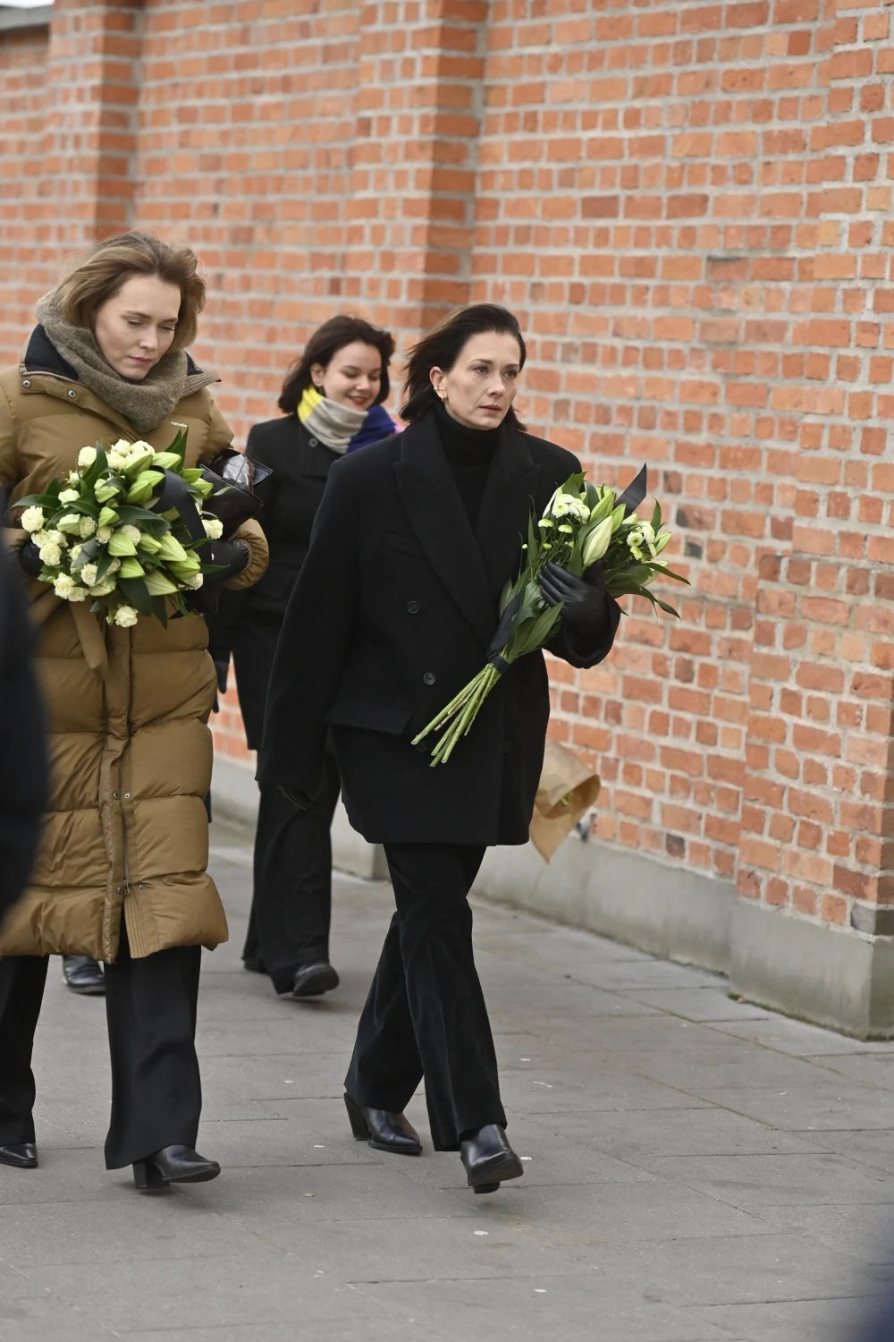 Magdalena Lamparska i Anita Sokołowska na pogrzebie Macieja Damięckiego.