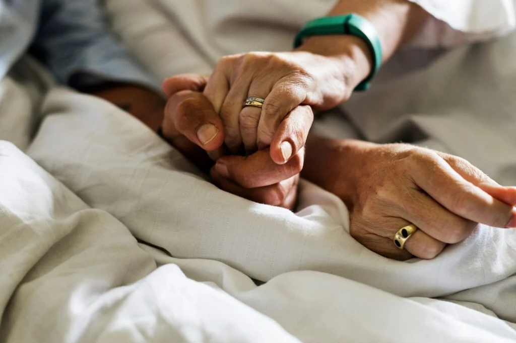 Niektórzy pacjenci w śpiączce słyszą i czują, jednak nie są w stanie w żaden sposób odpowiedzieć