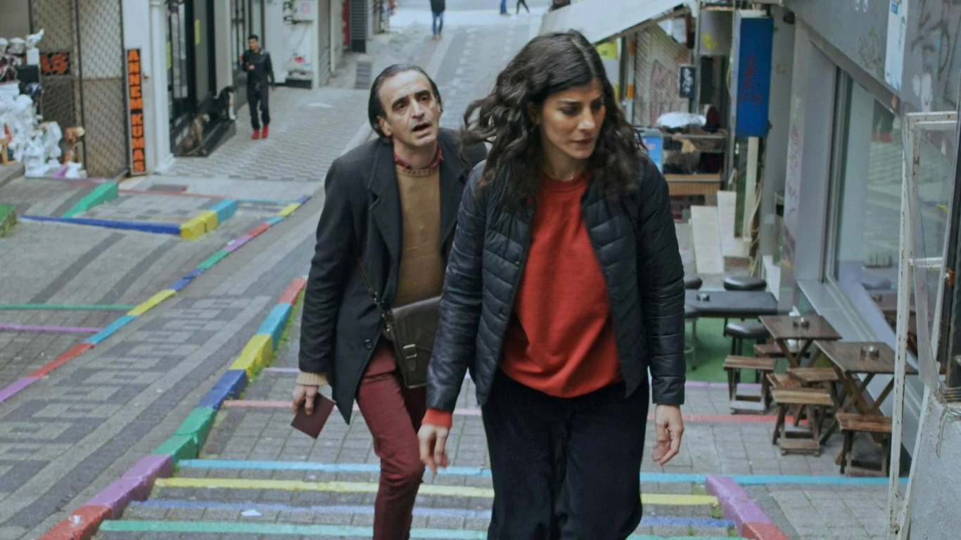 Scena z filmu "Niedźwiedzie nie istnieją"