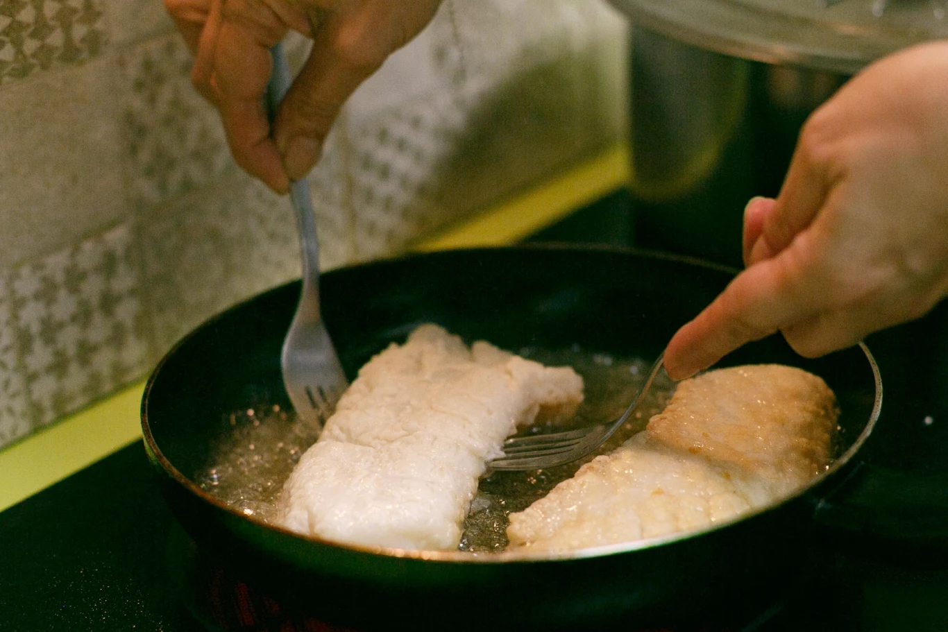 Dorsz z patelni na pewno będzie bardzo smaczny. Jeżeli jednak któryś z domowniku jest na diecie, lepiej ugotuj go na parze