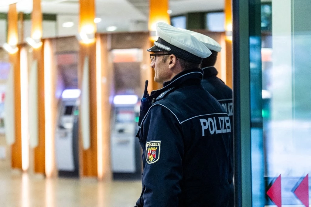 W Niemczech zatrzymano dwóch nastolatków, którzy planowali zamach terrorystyczny W Niemczech zatrzymano dwóch nastolatków, którzy planowali zamach terrorystyczny