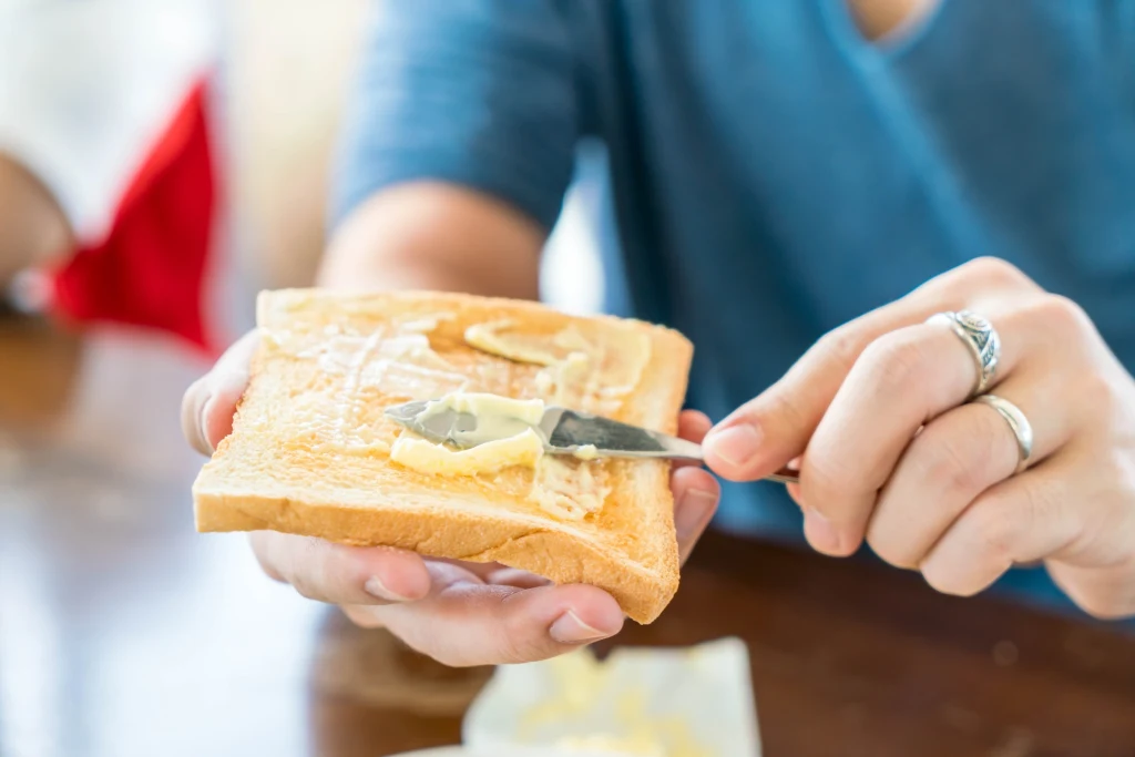 Dr Klodas umieściła na liście m.in. białe pieczywo i margarynę (choć nie każdą)